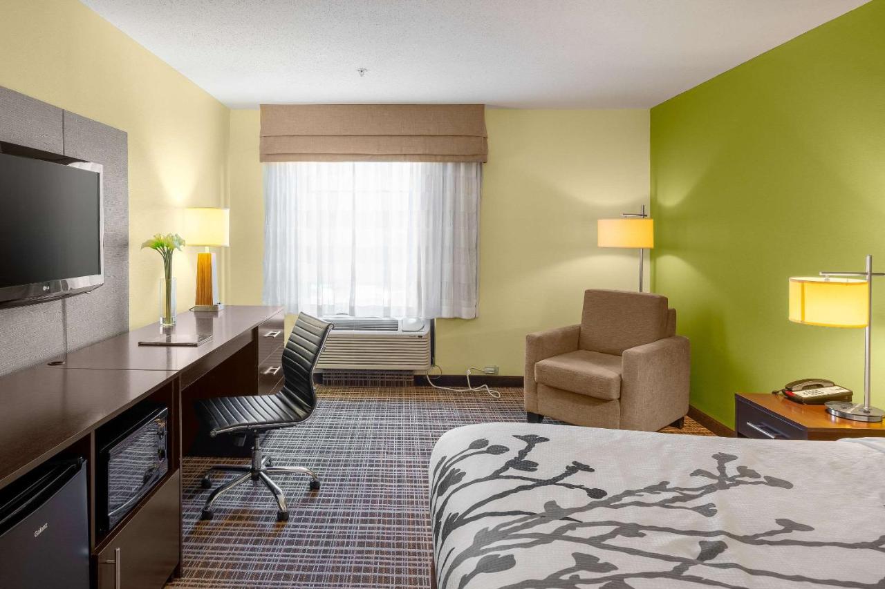 | Sleep Inn & Suites Harbour Pointe Midlothian