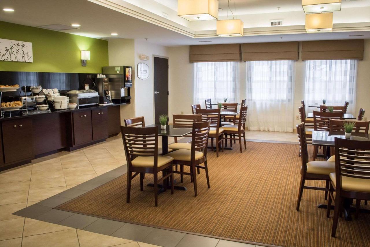 | Sleep Inn & Suites Harbour Pointe Midlothian