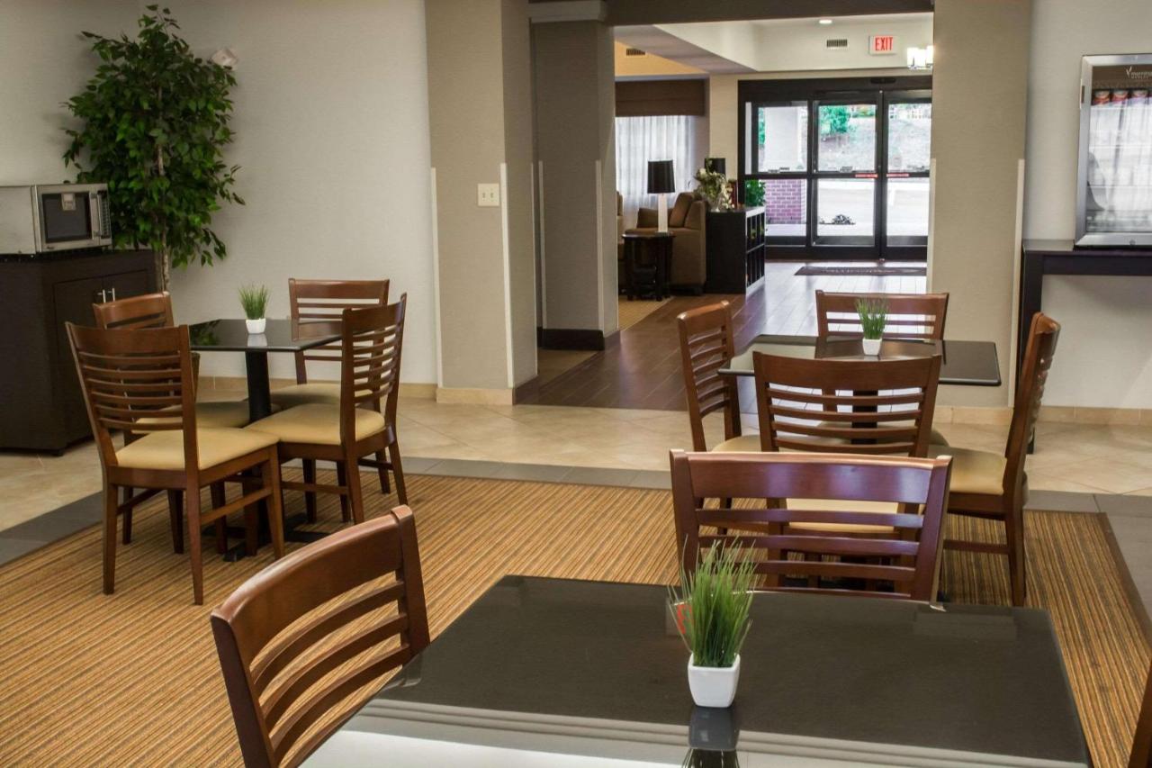 | Sleep Inn & Suites Harbour Pointe Midlothian