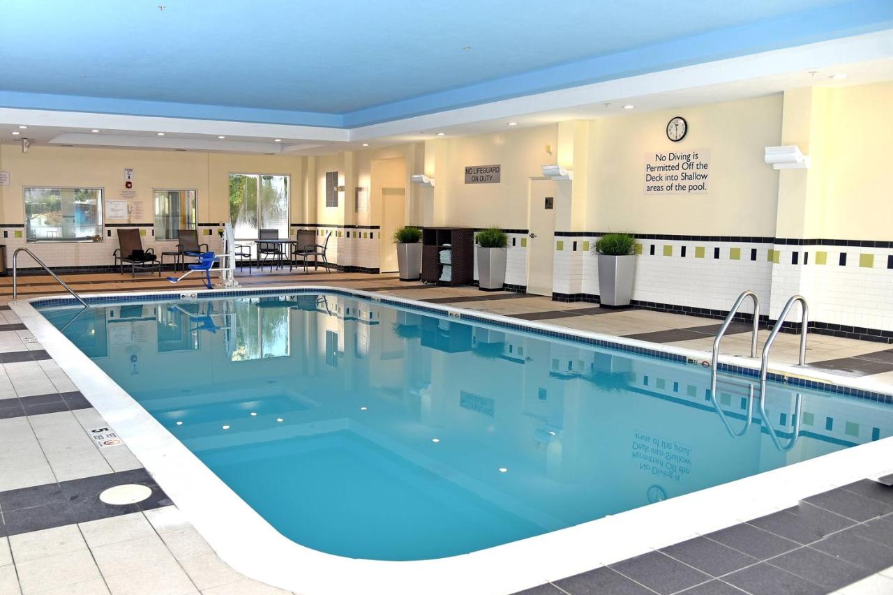 | Fairfield Inn Hartford Airport