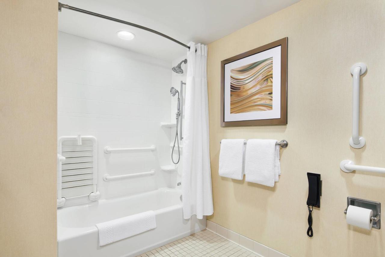 King Room at Courtyard by Marriott Newark Downtown