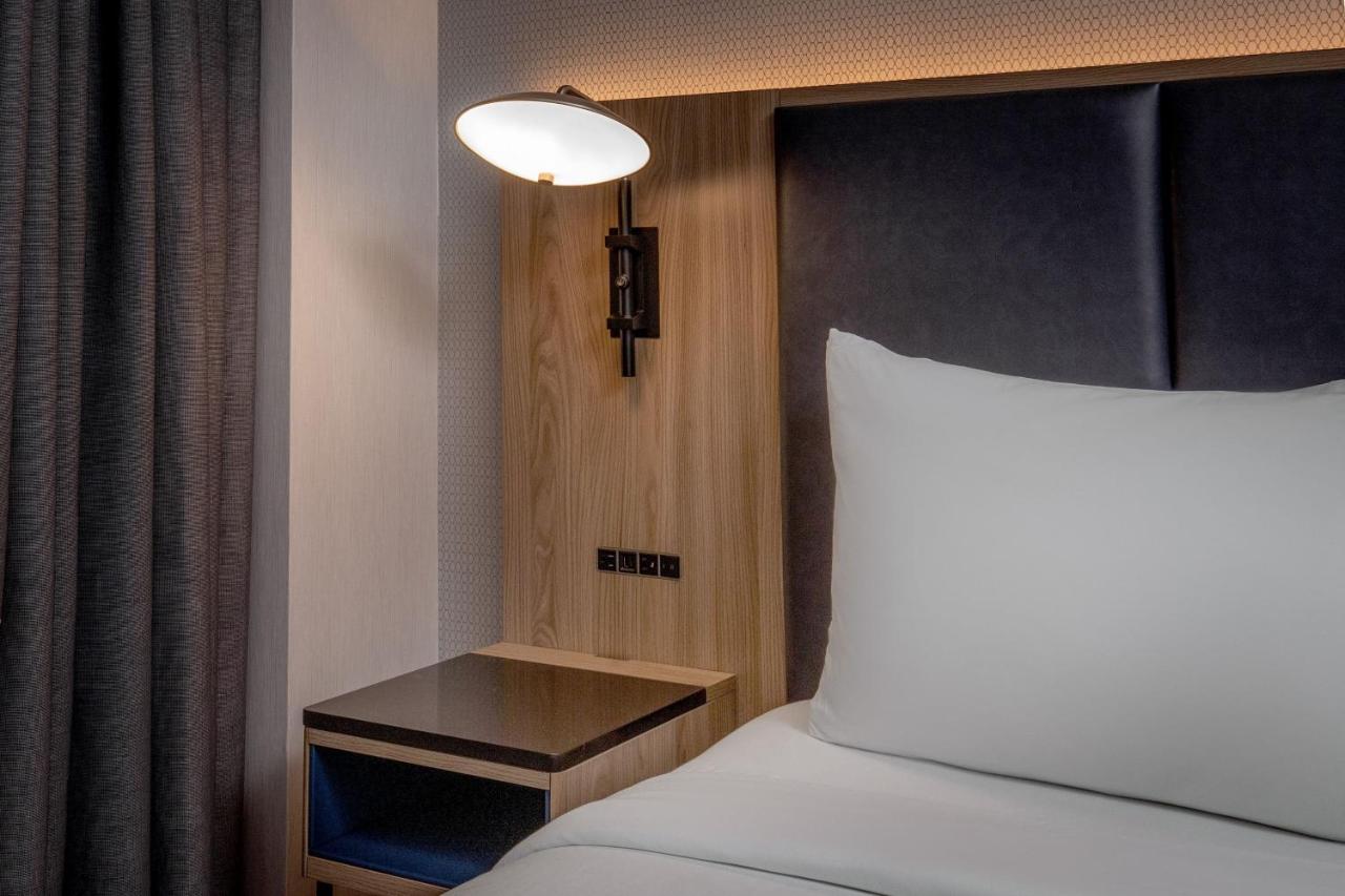 | Courtyard by Marriott Times Square West