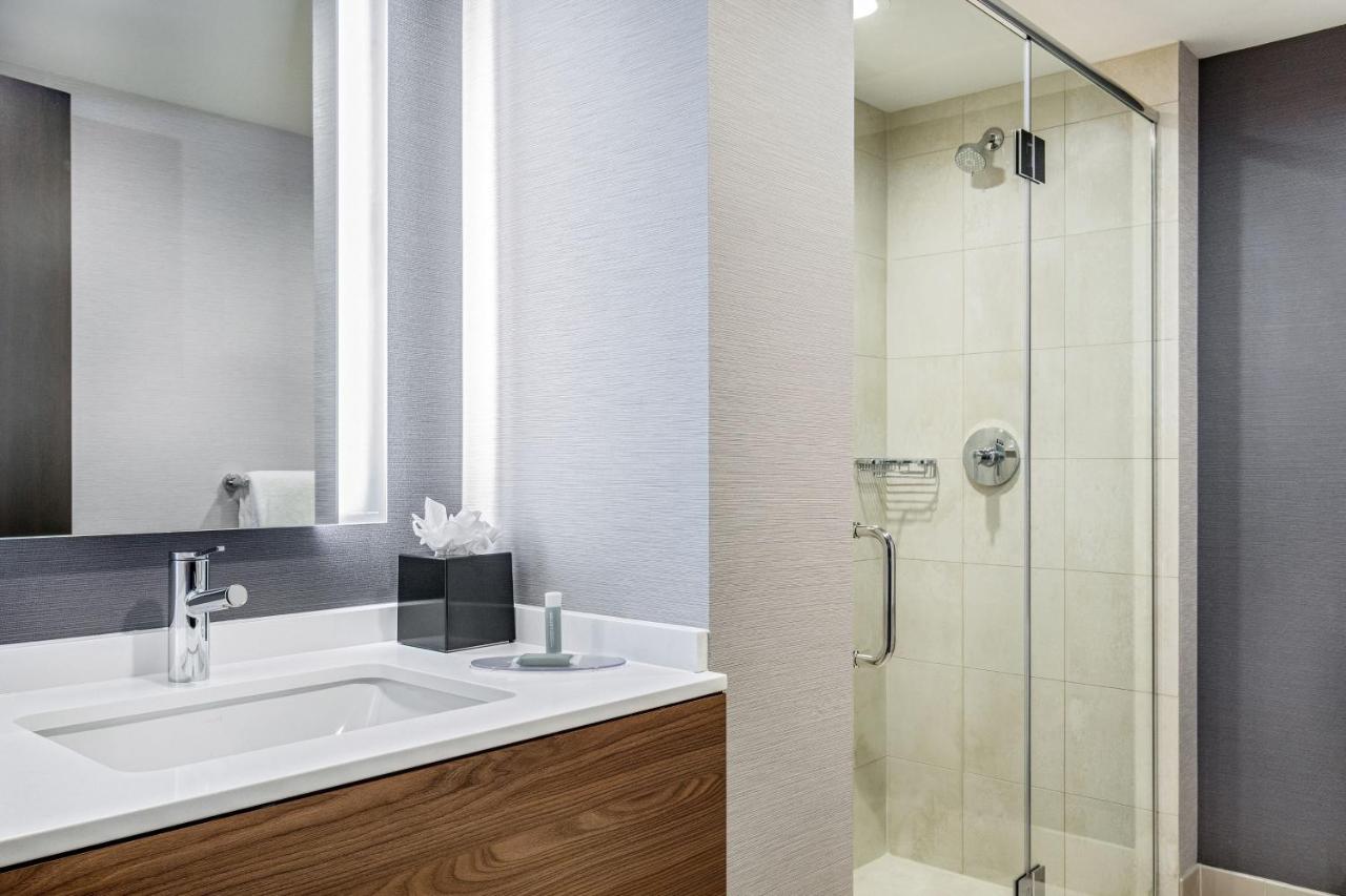| Courtyard by Marriott Times Square West