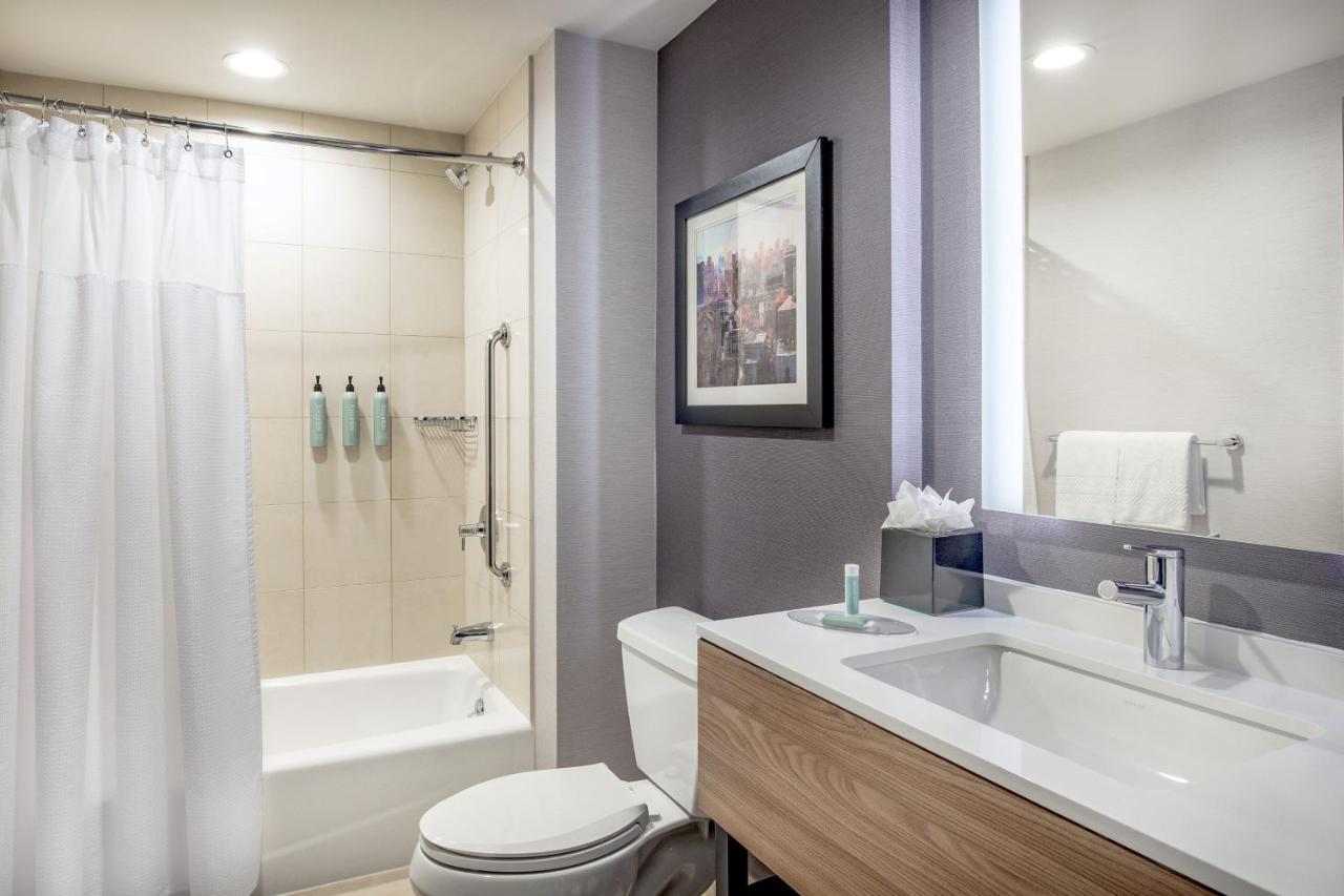 | Courtyard by Marriott Times Square West