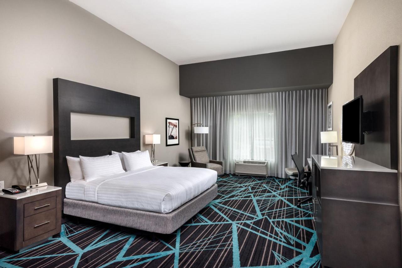 King Room - Hearing Accessible - Non-Smoking at Holiday Inn Express & Suites Charlotte Airport by IHG