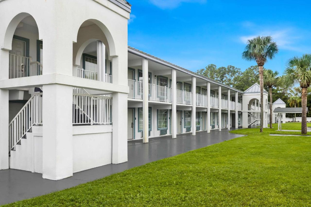  | Econolodge by Choice Hotels off I-95 exit 36