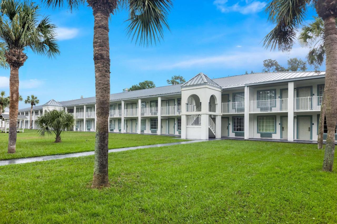  | Econolodge by Choice Hotels off I-95 exit 36