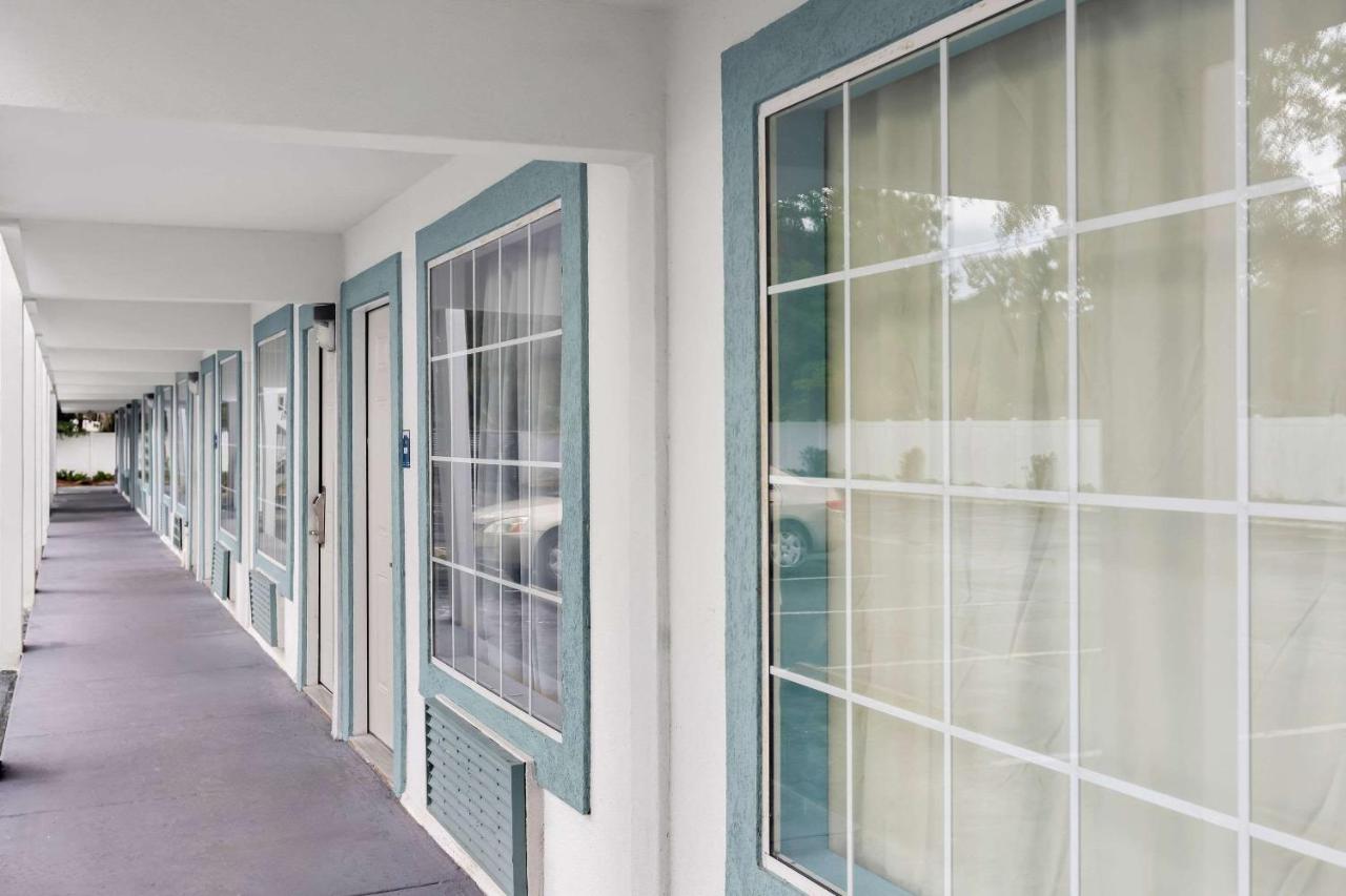  | Econolodge by Choice Hotels off I-95 exit 36