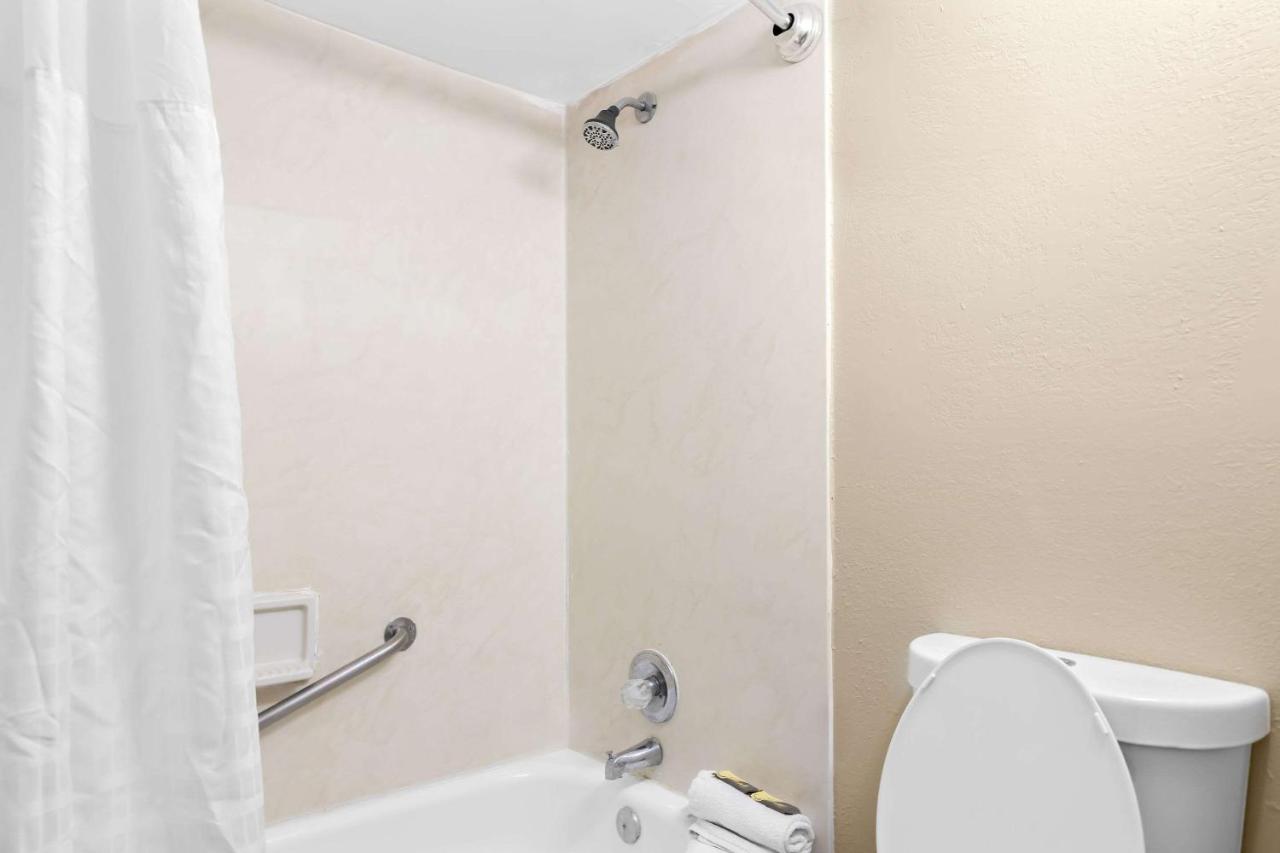  | Econolodge by Choice Hotels off I-95 exit 36