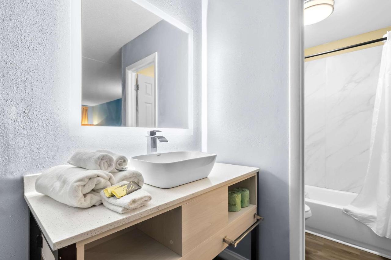  | Econolodge by Choice Hotels off I-95 exit 36
