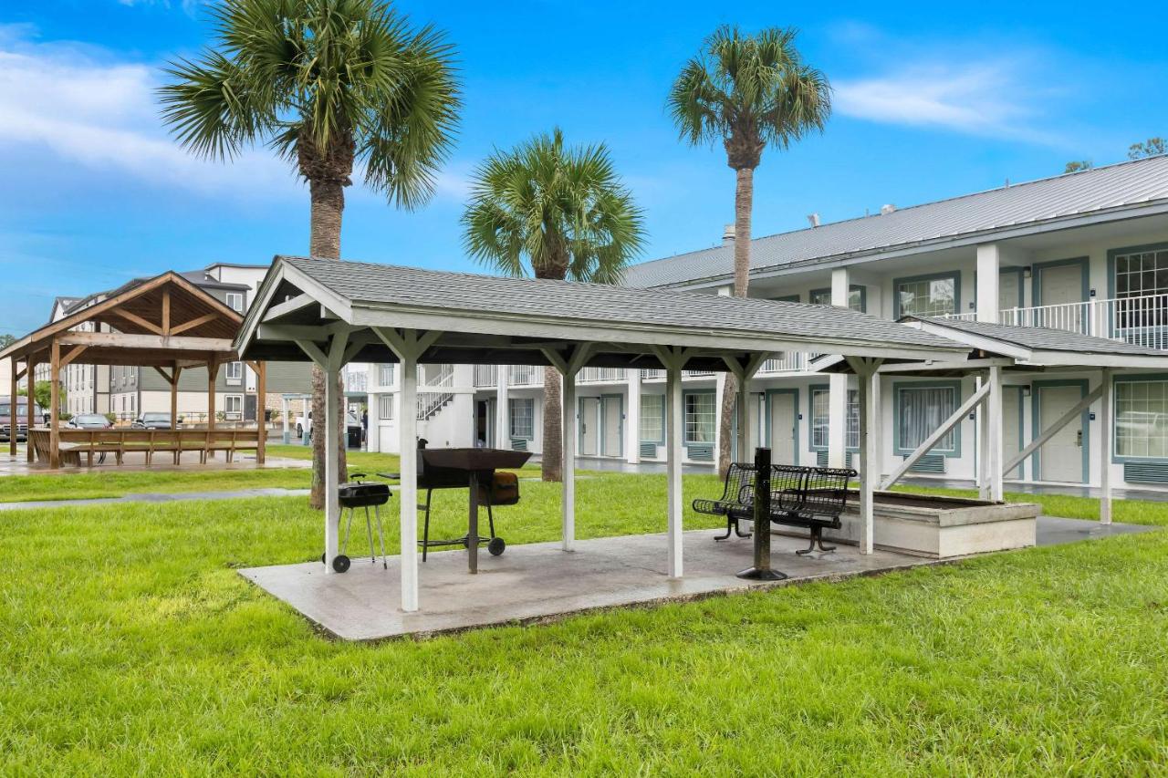 | Econolodge by Choice Hotels off I-95 exit 36