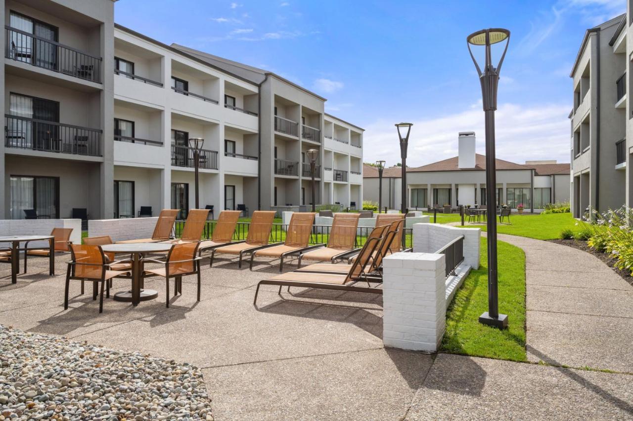 | Courtyard by Marriott Detroit Livonia