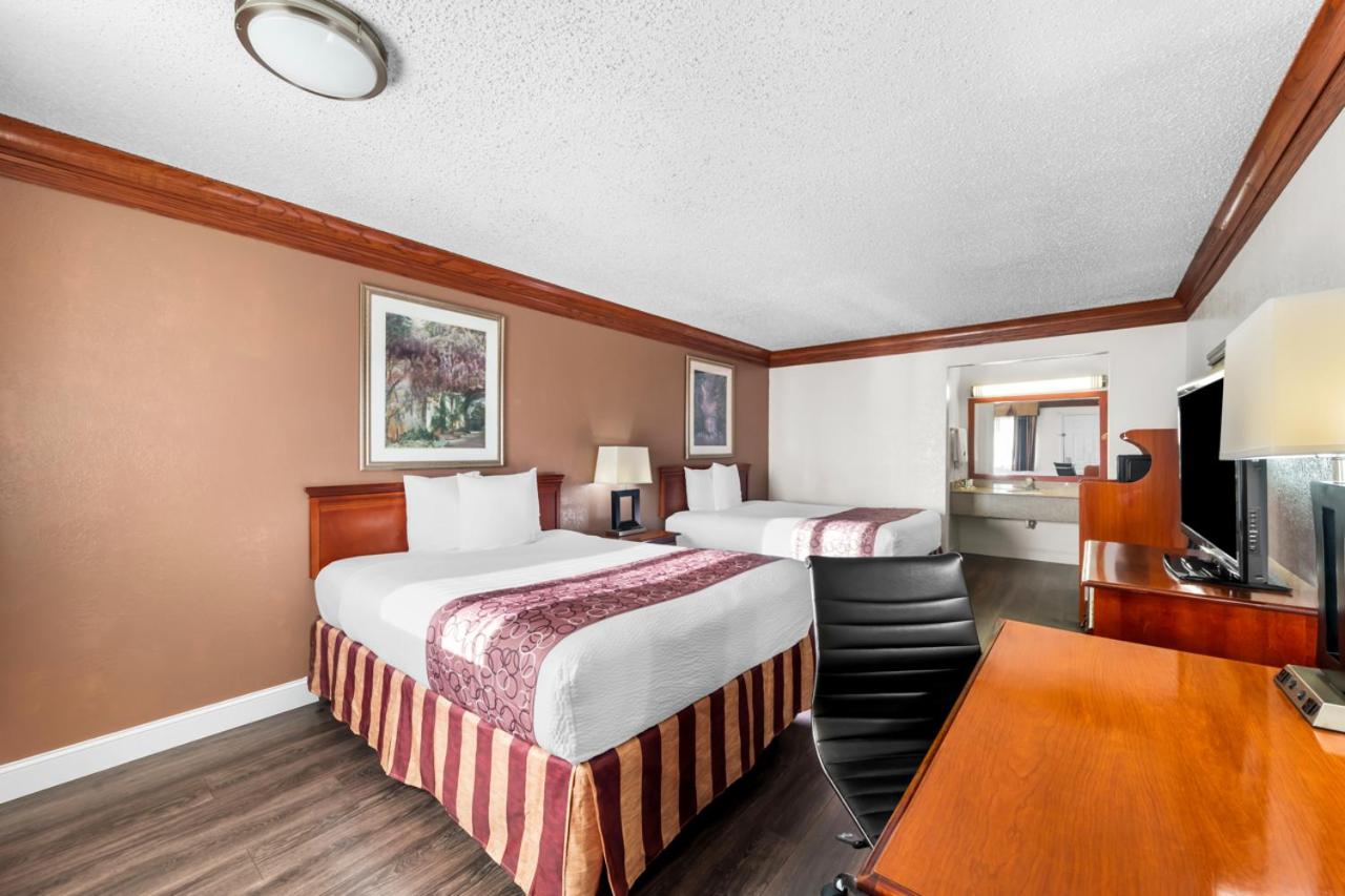 | Best Western Decatur Inn