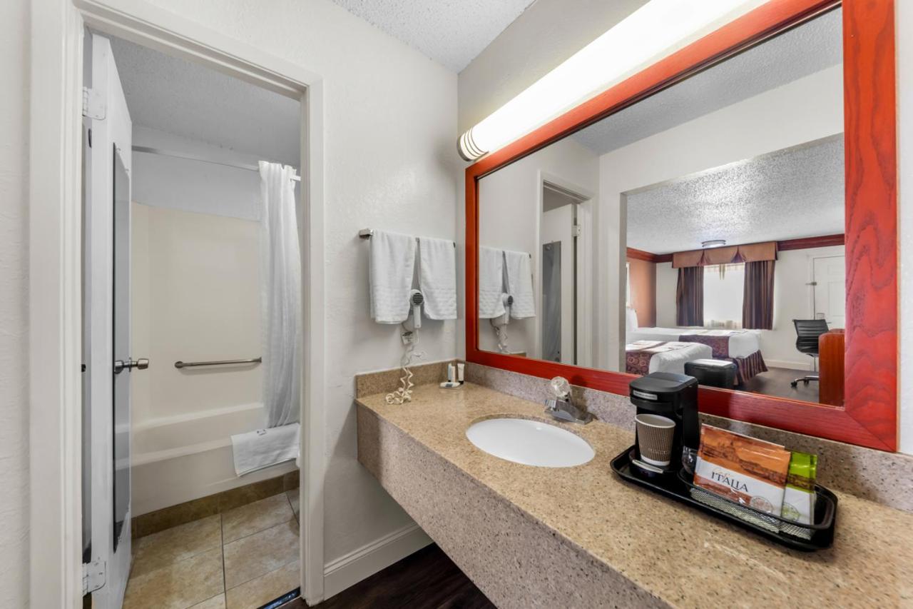 | Best Western Decatur Inn