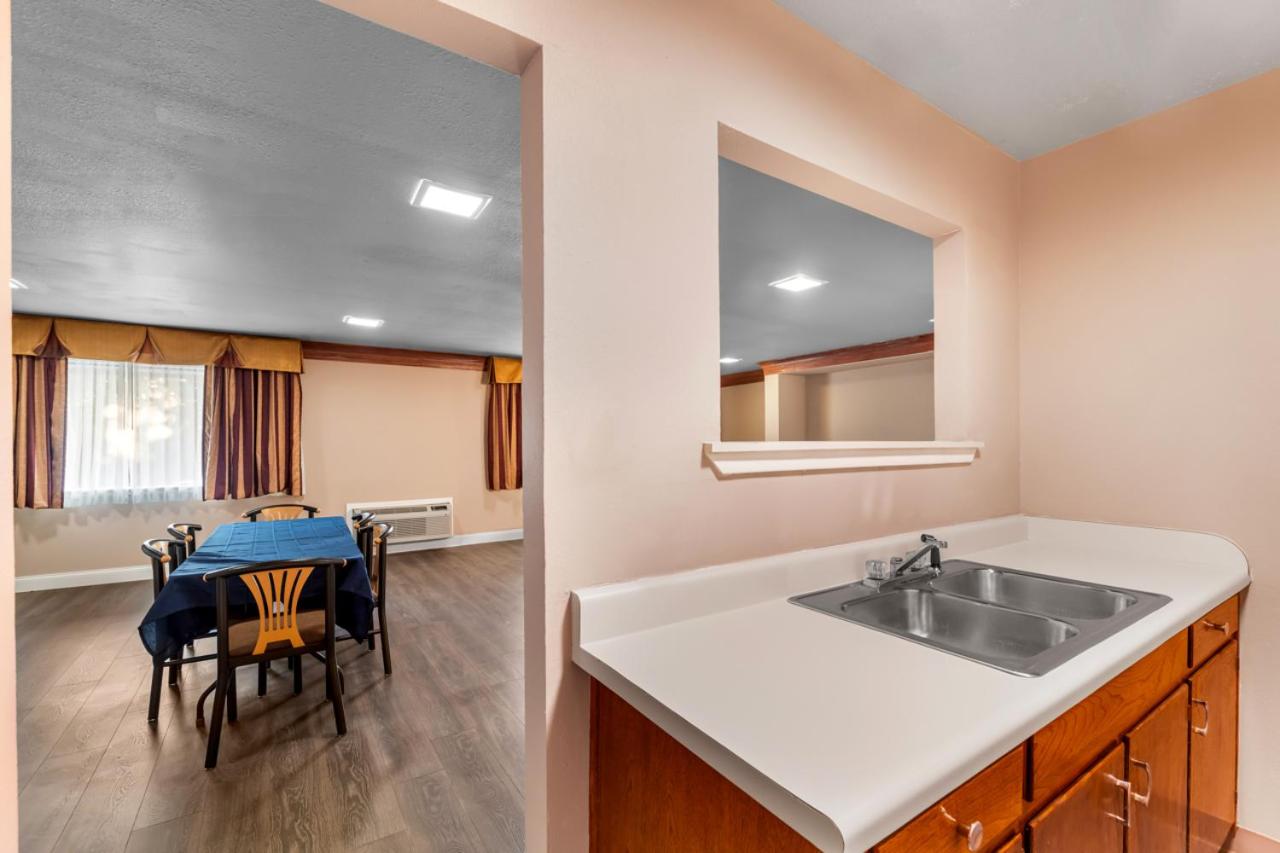 | Best Western Decatur Inn