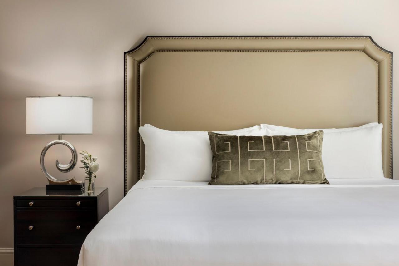 Deluxe Room, 1 King Bed at Omni Berkshire Place