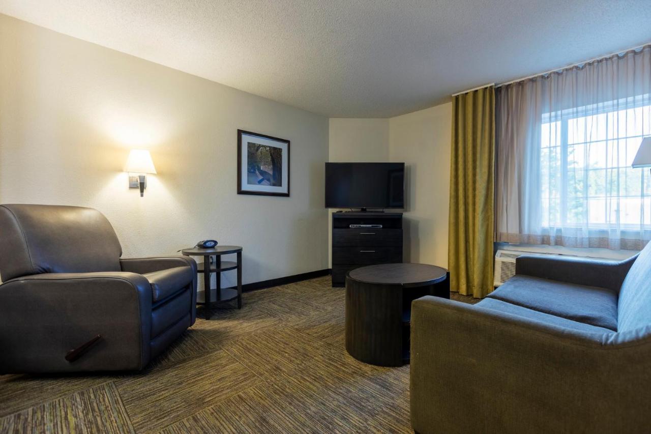 One-Bedroom Queen Suite - Disability Access/Non-Smoking at Candlewood Suites Colonial Heights Fort Lee, an IHG Hotel