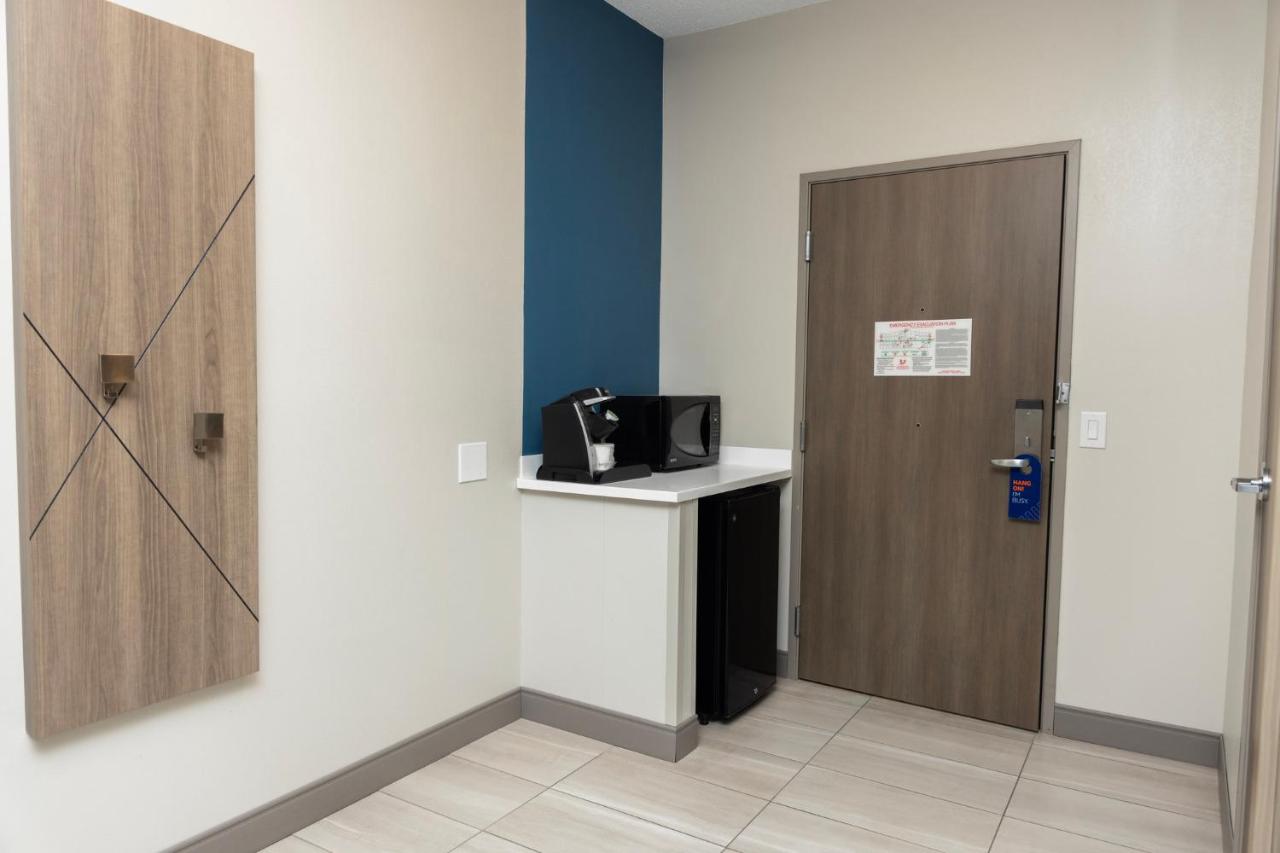 | Holiday Inn Express Hotel and Suites Marysville, an IHG Hotel