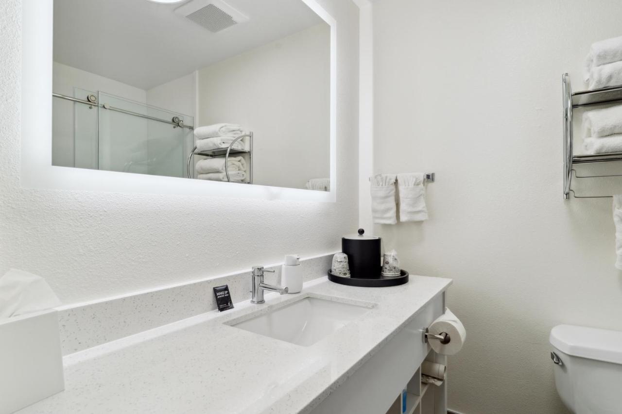King Studio with Spa Bad at Sonesta Essential Vacaville - Napa Valley