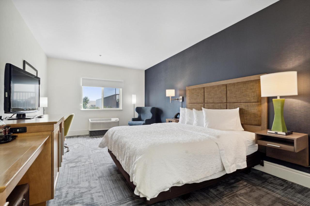 King Room - Disability Access/Non-Smoking at Sonesta Essential Vacaville - Napa Valley