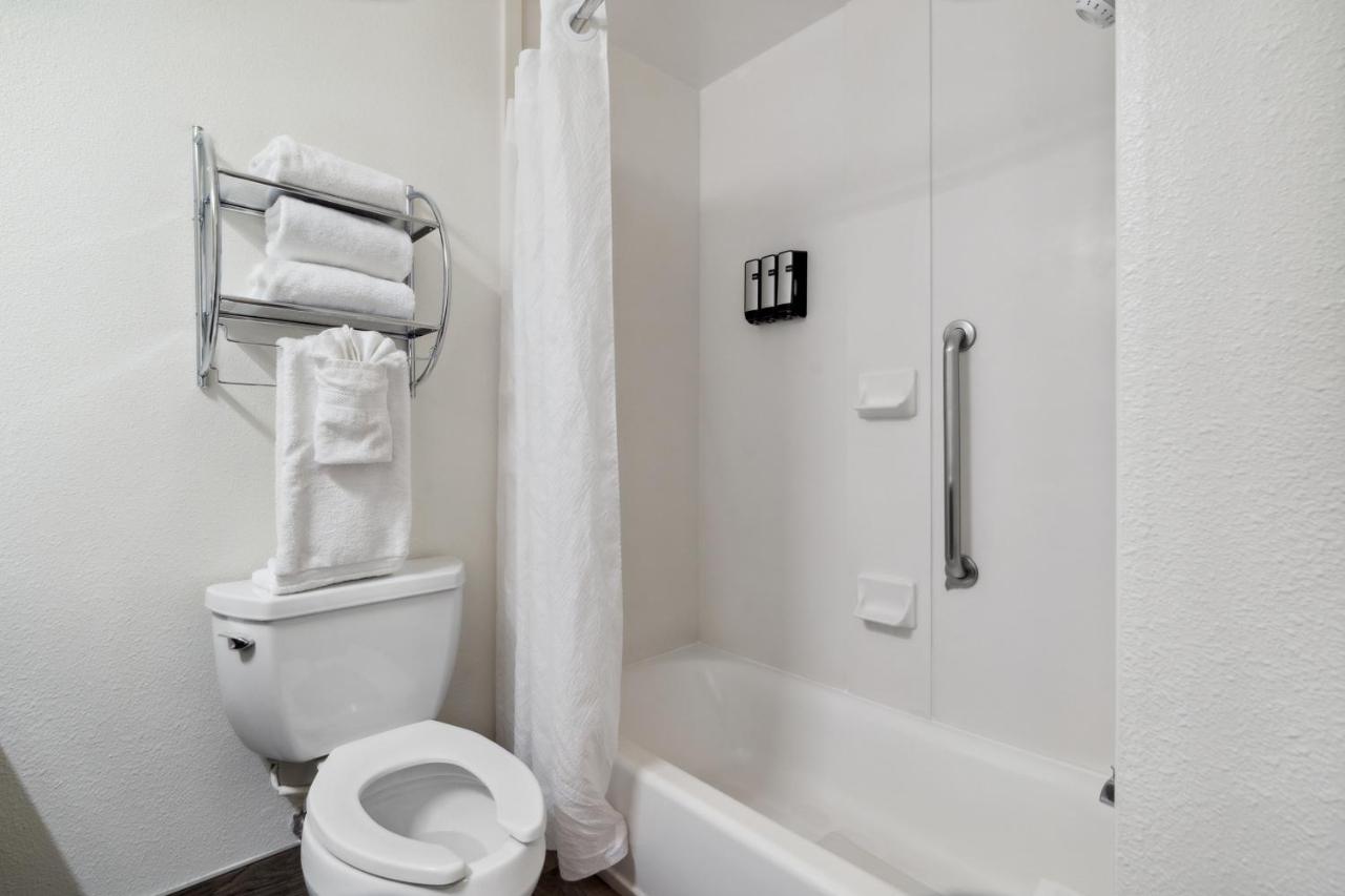 King Room - Disability Access/Non-Smoking at Sonesta Essential Vacaville - Napa Valley