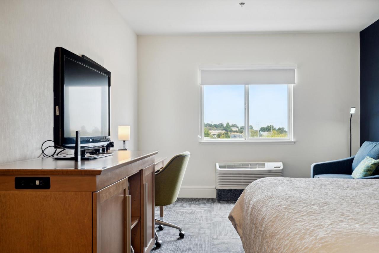 King Room - Disability Access/Non-Smoking at Sonesta Essential Vacaville - Napa Valley