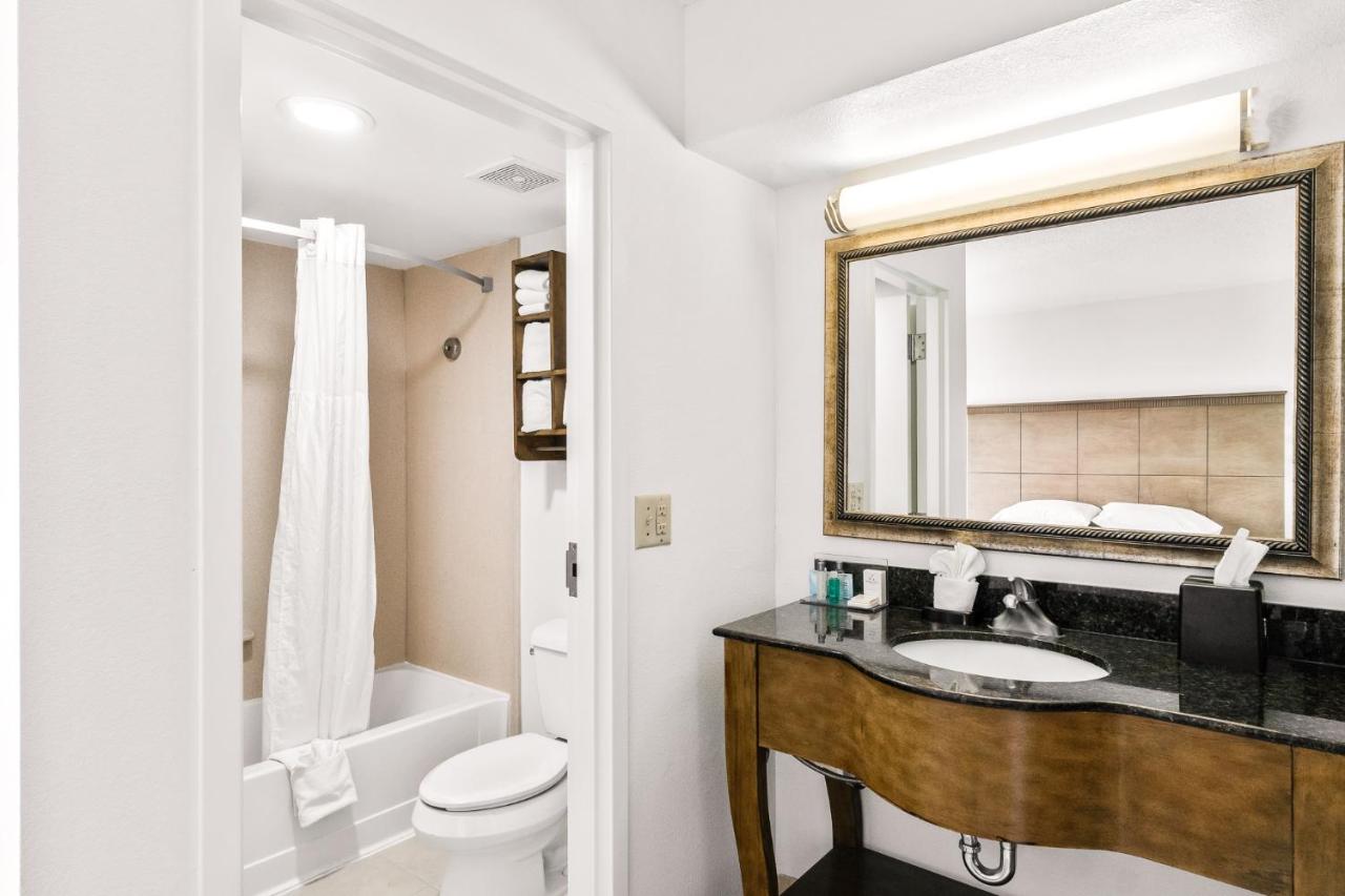 Double Room with Two Double Beds and Golf View - Non-Smoking at Hotel Alice At Atlantic Beach
