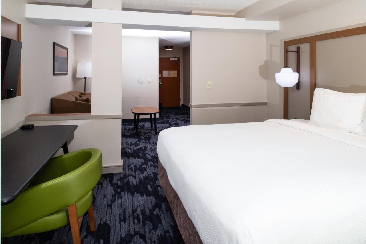| Fairfield Inn & Suites Greensboro Wendover