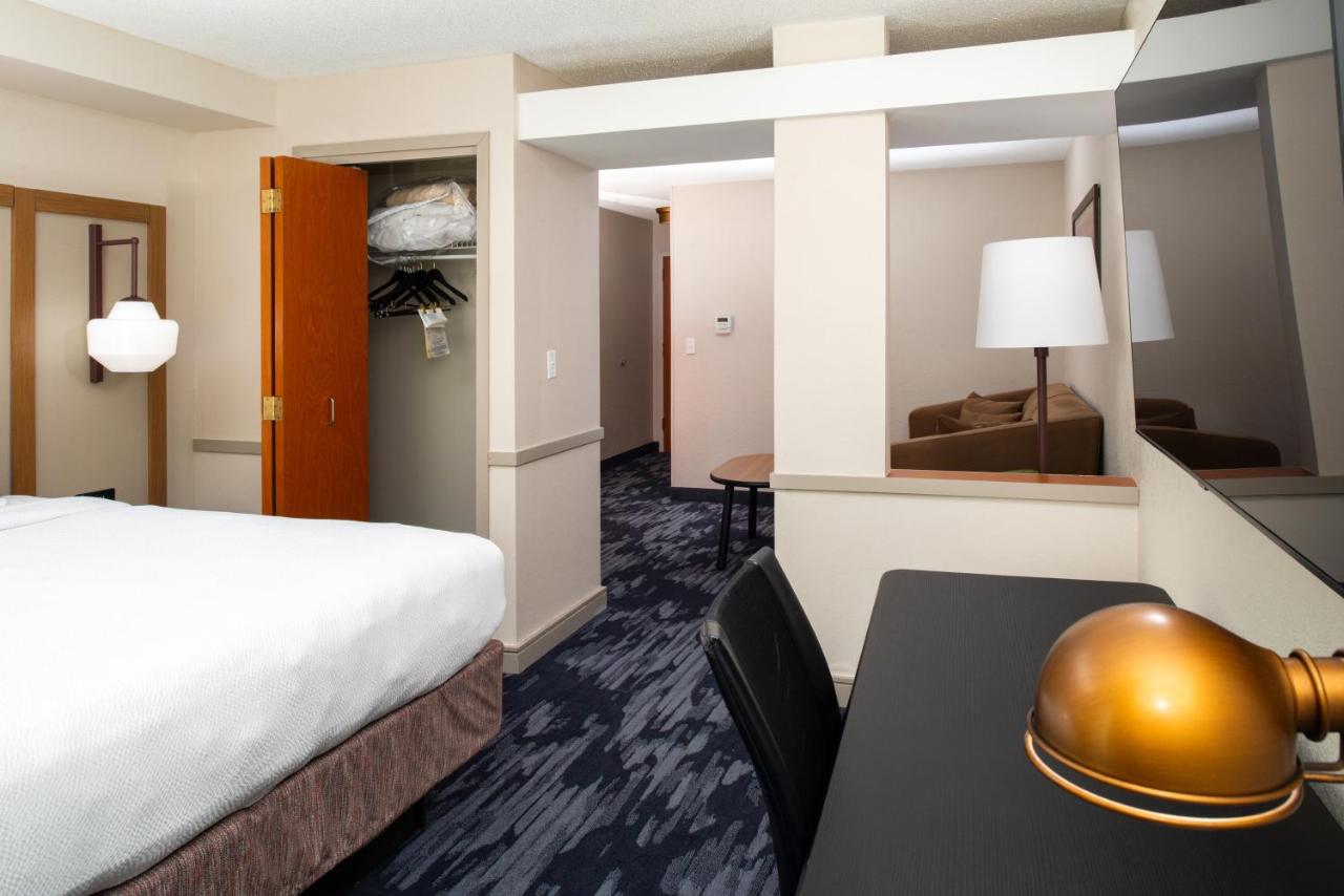 | Fairfield Inn & Suites Greensboro Wendover