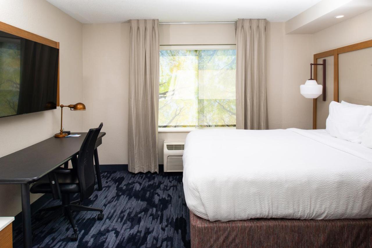| Fairfield Inn & Suites Greensboro Wendover