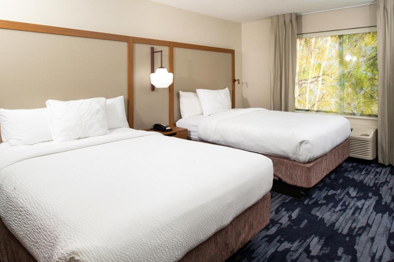 | Fairfield Inn & Suites Greensboro Wendover