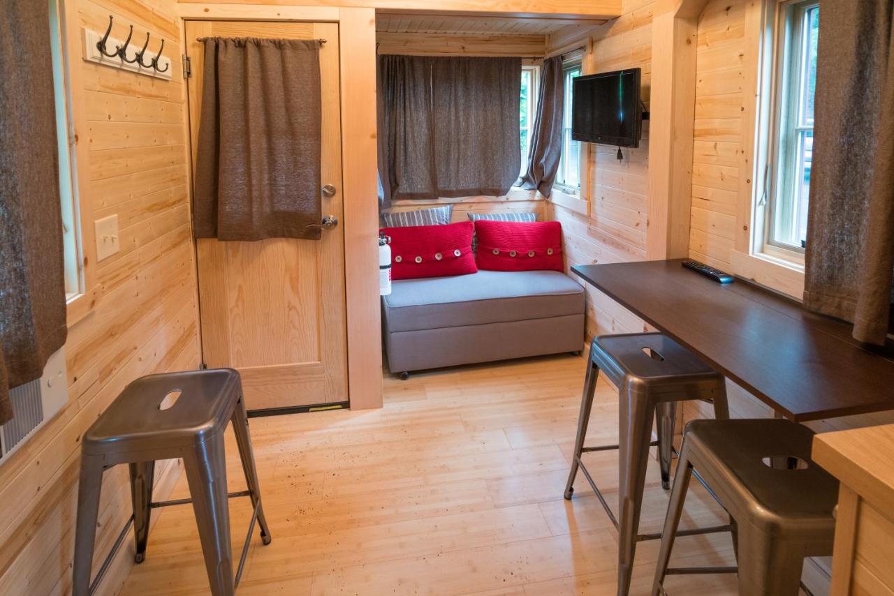 | Mount Hood Village Deluxe Cabin 5