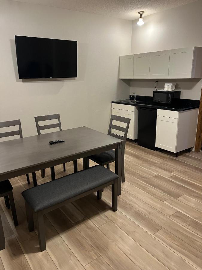 One-Bedroom King Suite - Non-Smoking at Days Inn by Wyndham Hutchinson