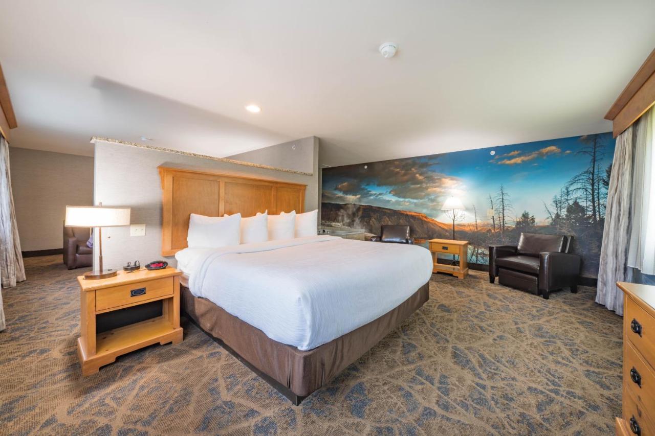 Deluxe King Room with Spa Bath - Non Smoking at Best Western Plus GranTree Inn