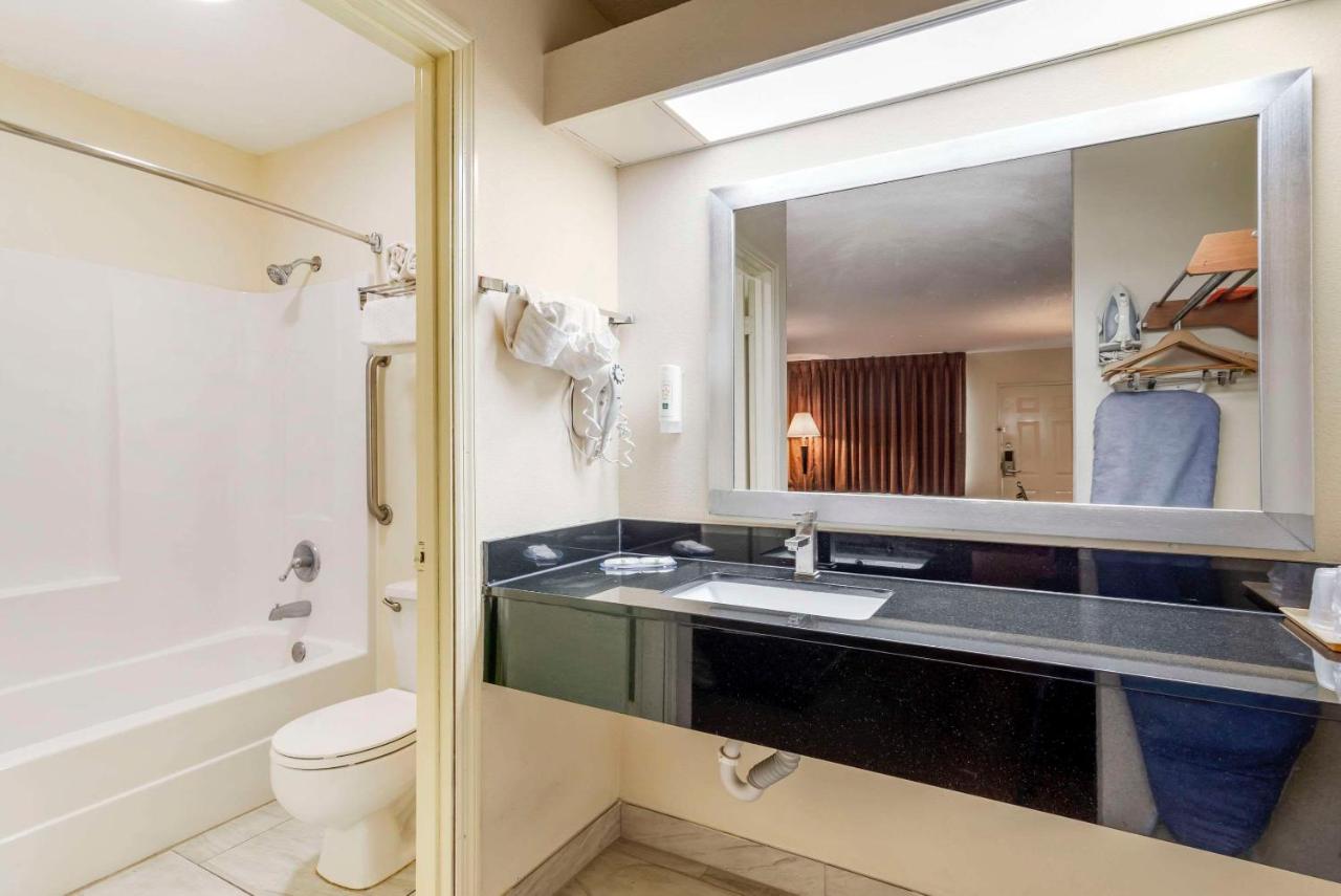 King Room Upgrade - Accessible/Non-Smoking at Quality Inn Cordele