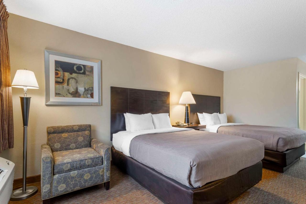 Queen Room with Two Queen Beds - Smoking at Quality Inn Cordele