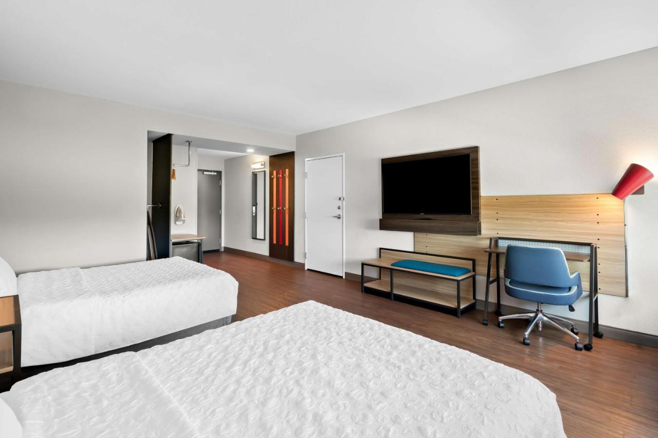 Queen Room with Two Queen Beds - Mobility Accessible with Tub at Tru By Hilton Spokane Valley, WA