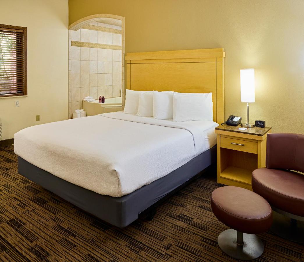 | LivINN Hotel Minneapolis South / Burnsville