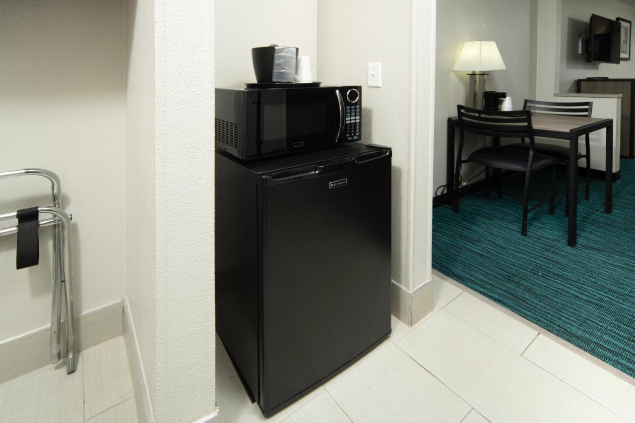 King Suite - Non-Smoking at BridgePointe Advantage by BPhotels