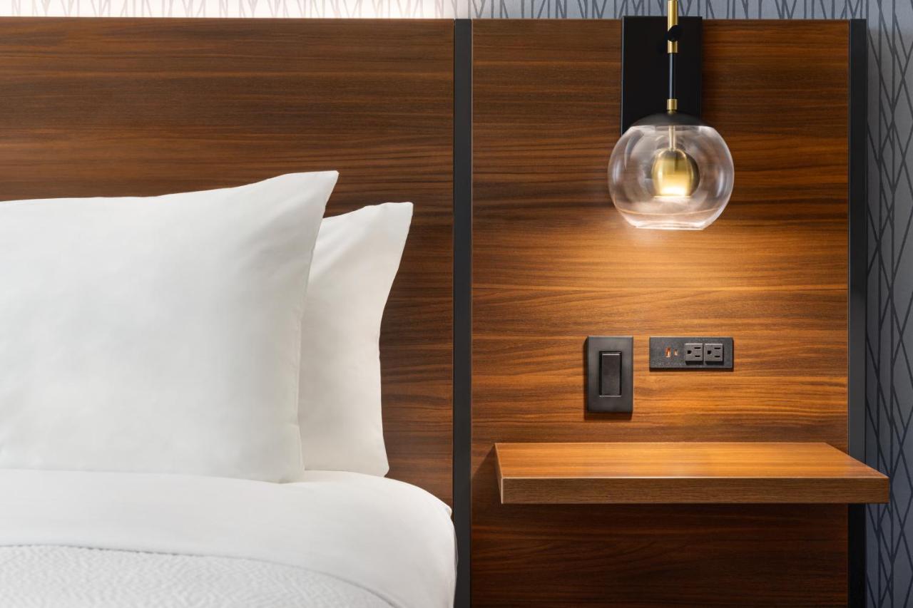 King Suite with Sofa Bed at Four Points by Sheraton Columbus-Polaris
