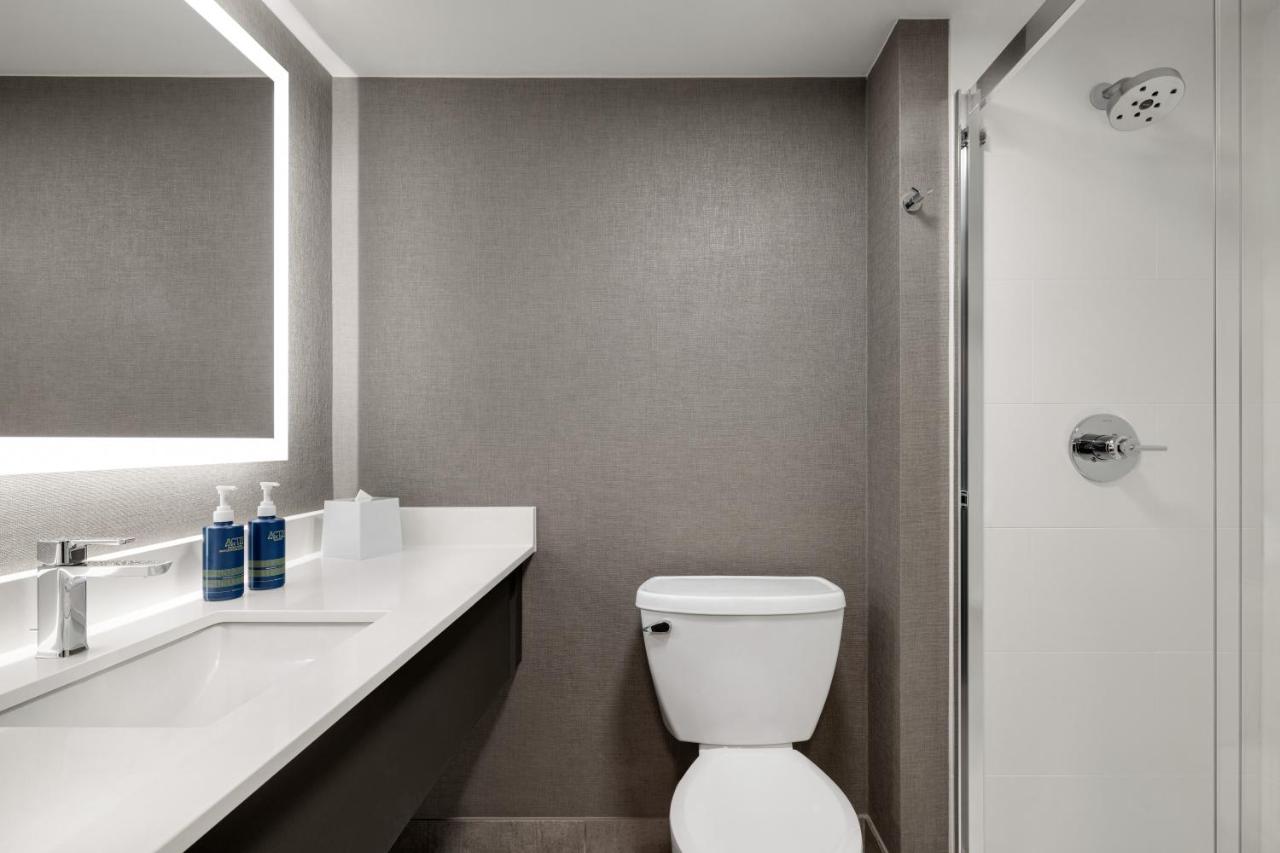King Suite with Sofa Bed at Four Points by Sheraton Columbus-Polaris