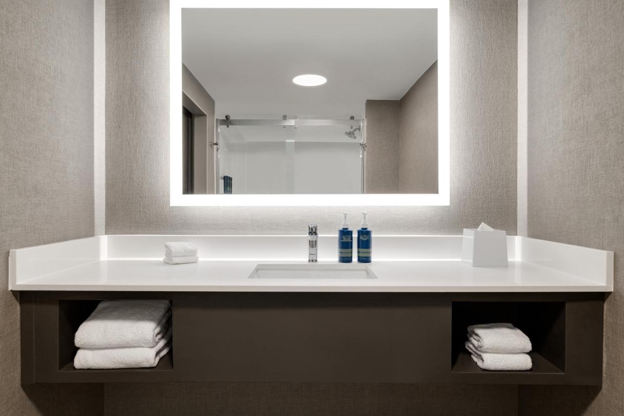 King Suite with Sofa Bed at Four Points by Sheraton Columbus-Polaris