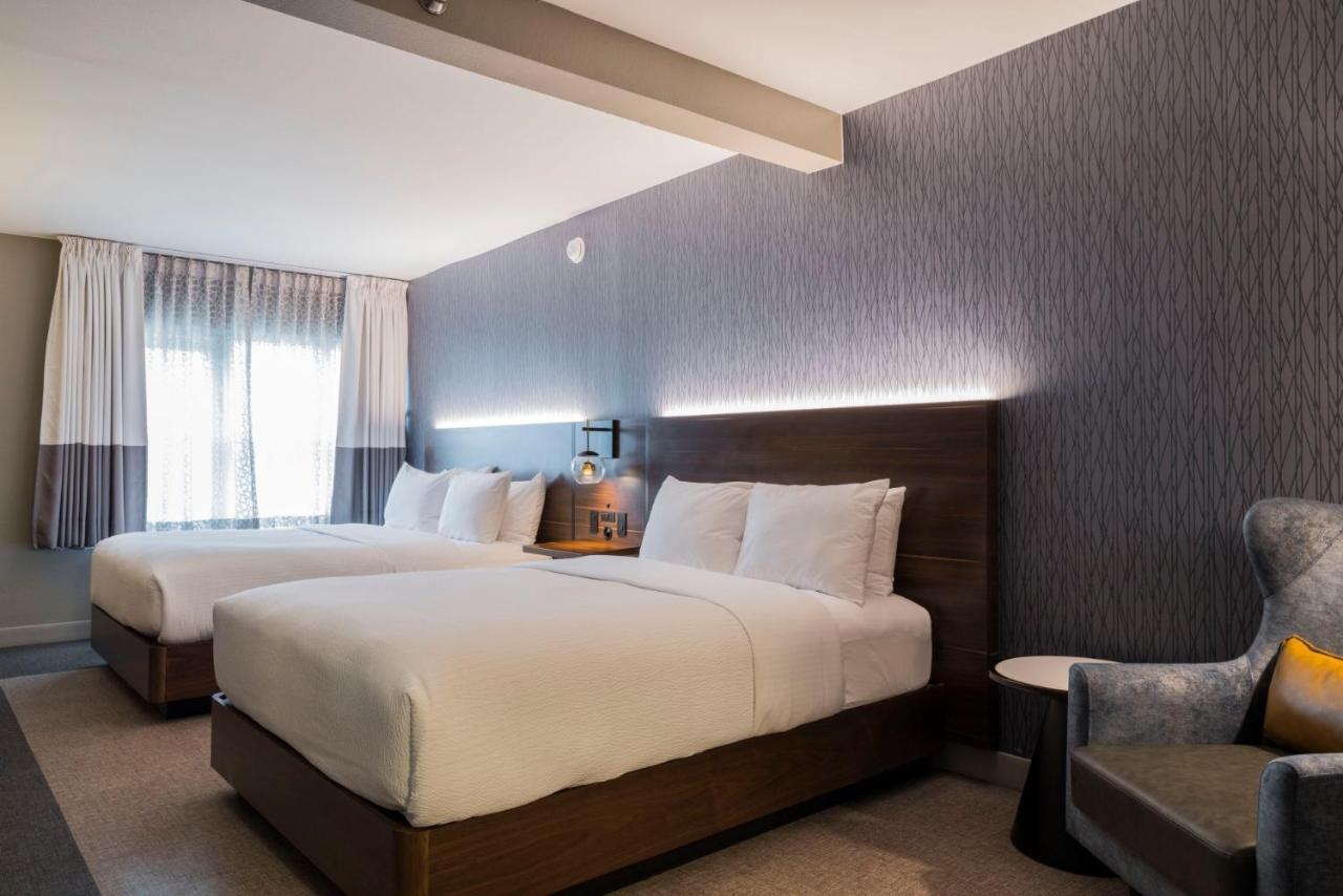 Guest Room with Two Queen Beds at Four Points by Sheraton Columbus-Polaris