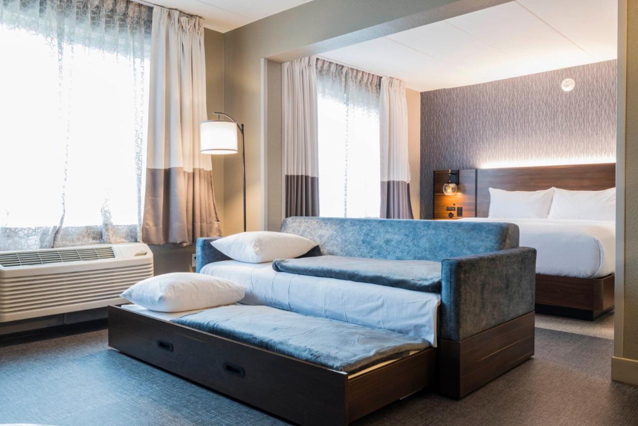 King Suite with Sofa Bed at Four Points by Sheraton Columbus-Polaris