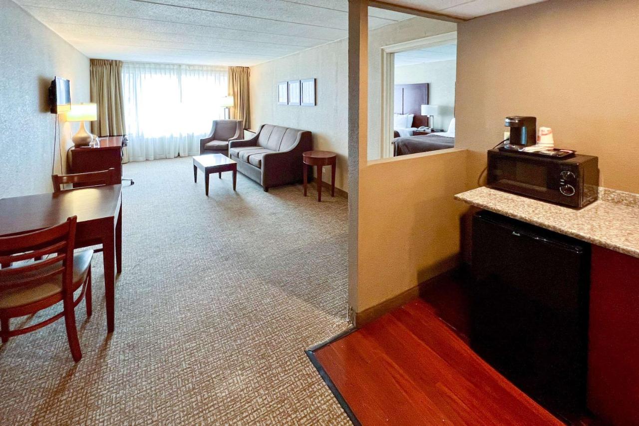| Quality Inn & Suites Orland Park - Chicago