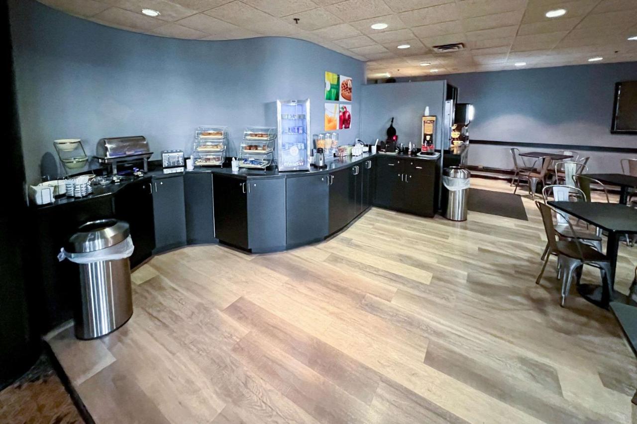 | Quality Inn & Suites Orland Park - Chicago