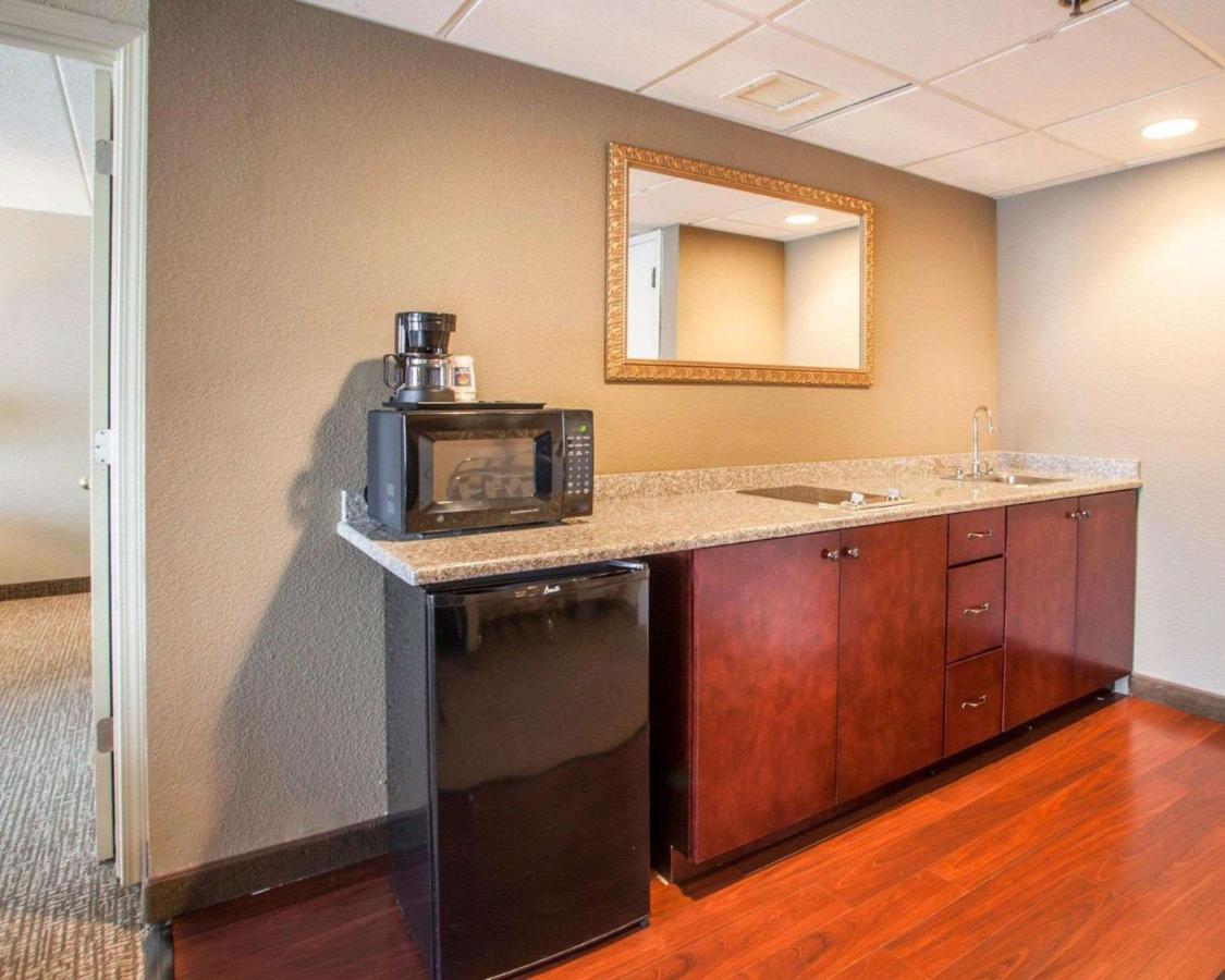 | Quality Inn & Suites Orland Park - Chicago