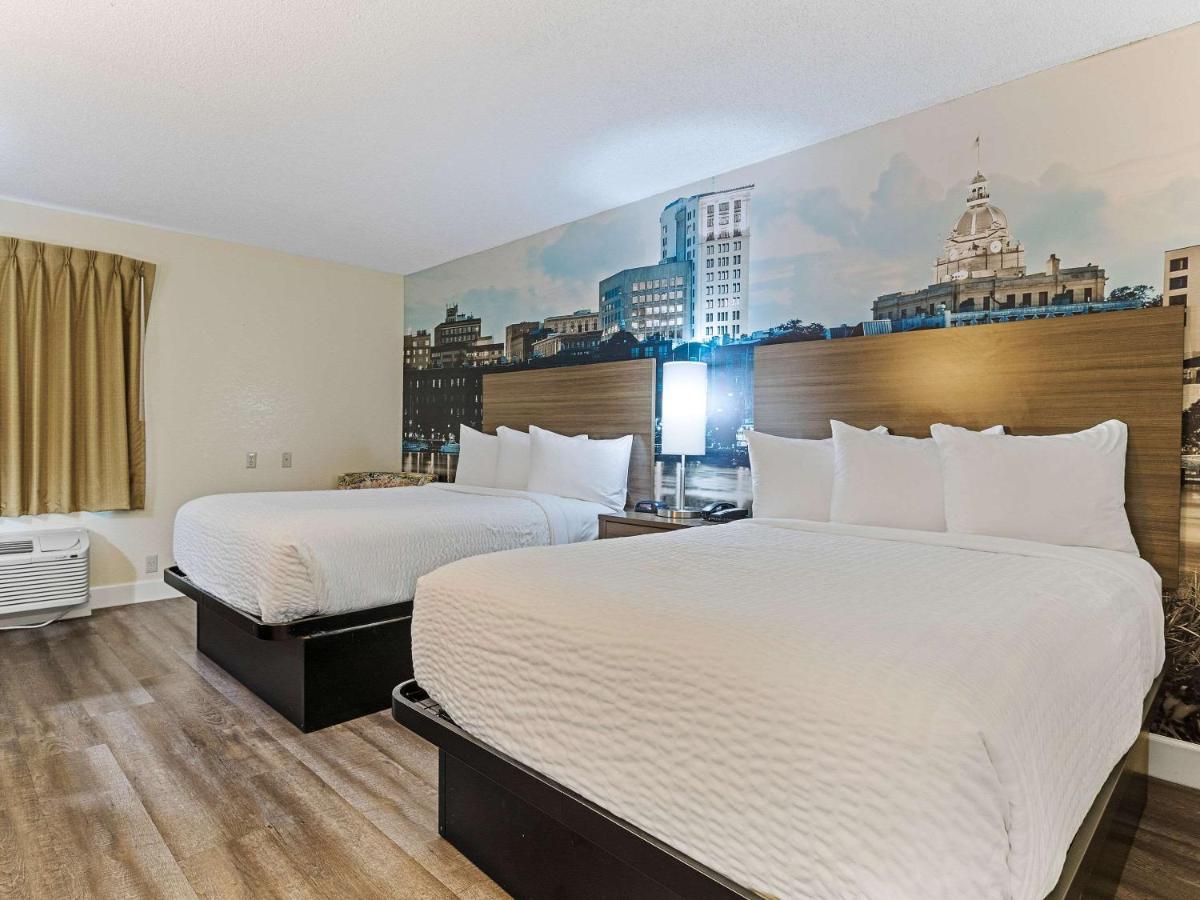 Standard Queen Room with Two Queen Beds - Non-Smoking at Clarion Pointe Savannah Gateway I-95