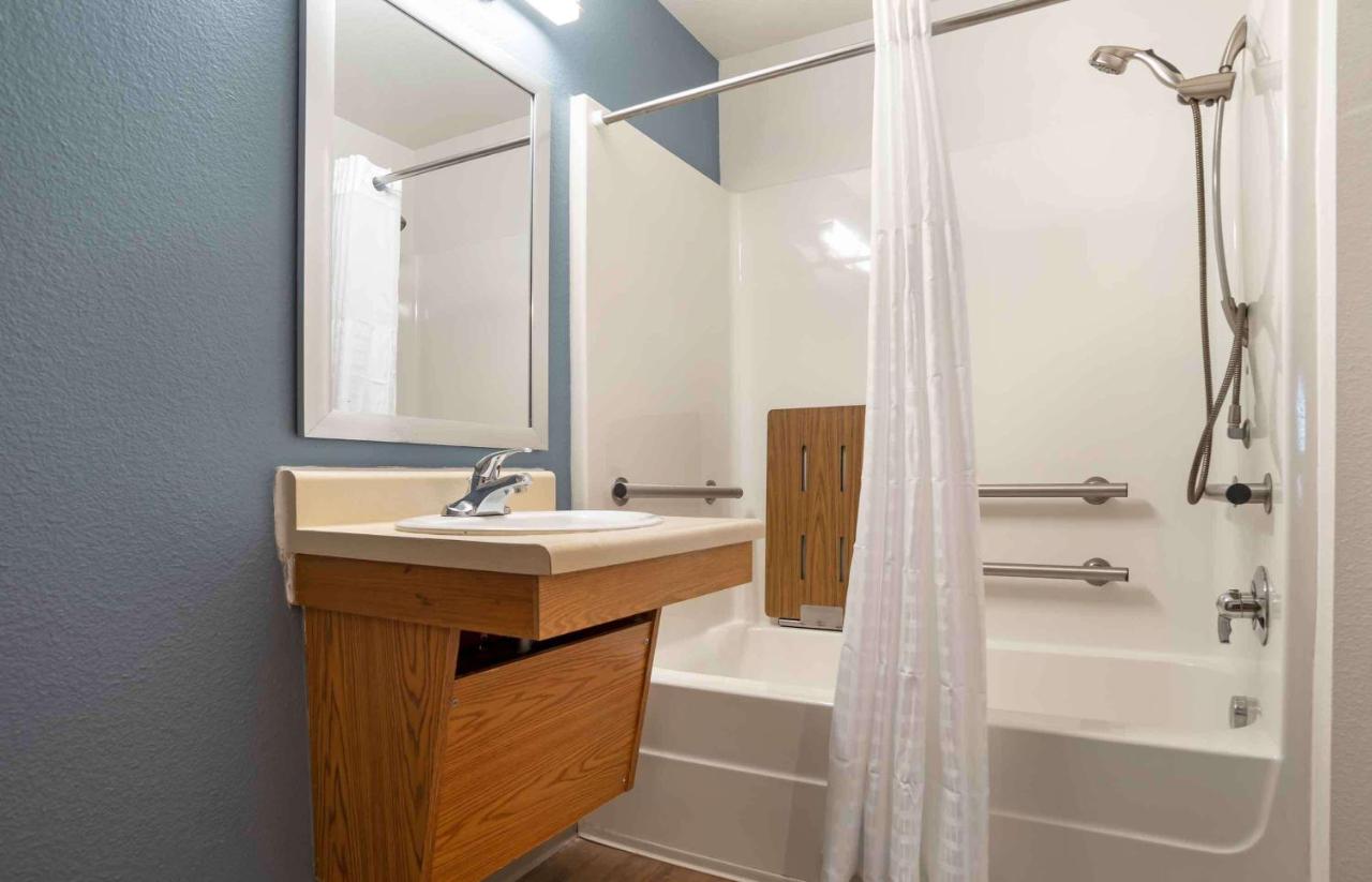 Queen Room - Accessible/Non-Smoking at Extended Stay America Select Suites - Austin - Round Rock