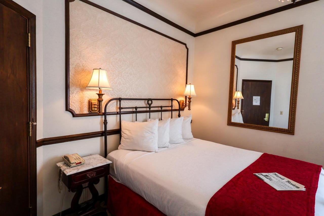 Queen Economy at Mizpah Hotel